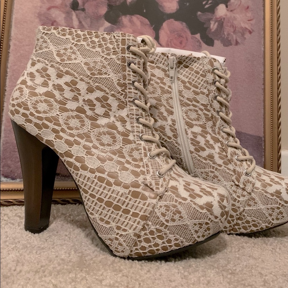 Puffin Lace High Heeled booties